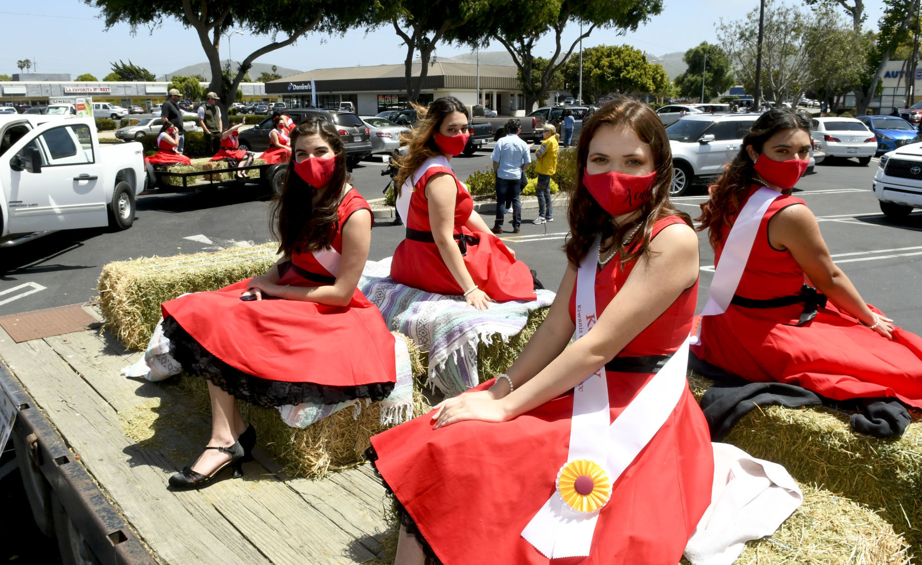 052320 Flower Queen parade 04.jpg